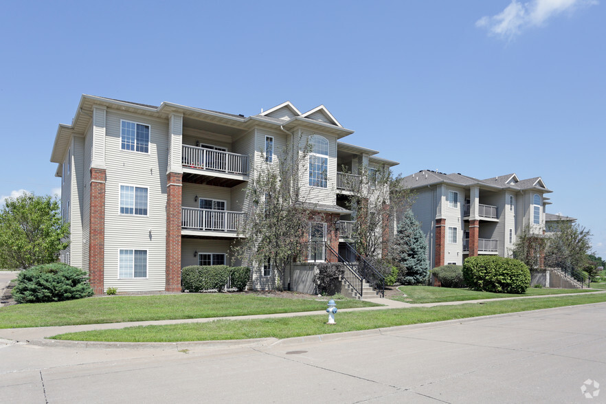 Buildings - Riverbend 3306-3500 Steamboat Way