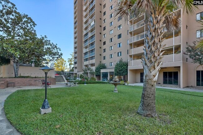 Building Photo - 1825 St Julian Pl