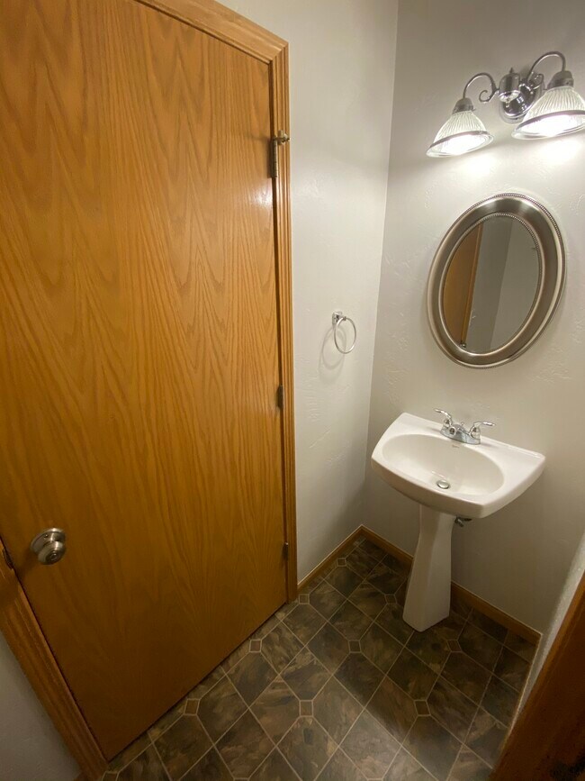 Building Photo - 5236 Sassafras Dr