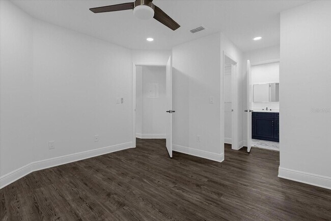 Building Photo - 2580 Grassy Point Dr