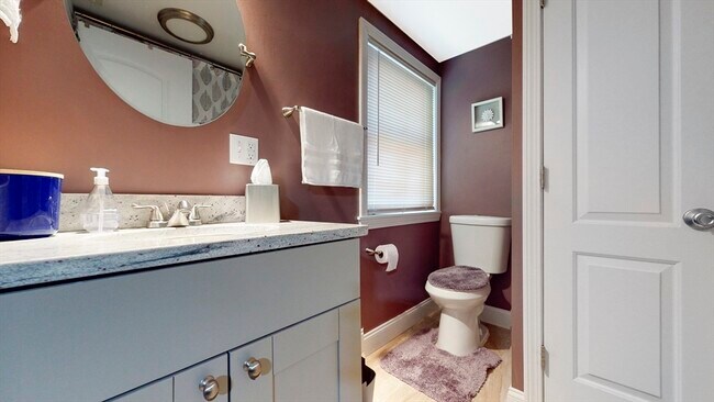 Building Photo - 10 Riverbank Rd