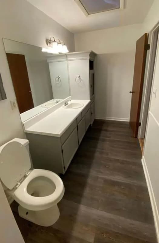 Building Photo - 992 S Marion Ave