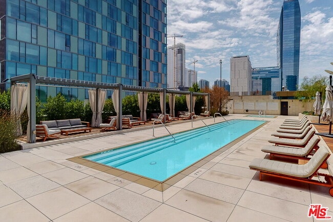 Building Photo - 889 Francisco St