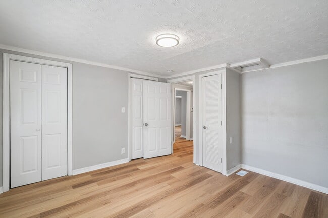 Building Photo - 2325 Cedar Ln