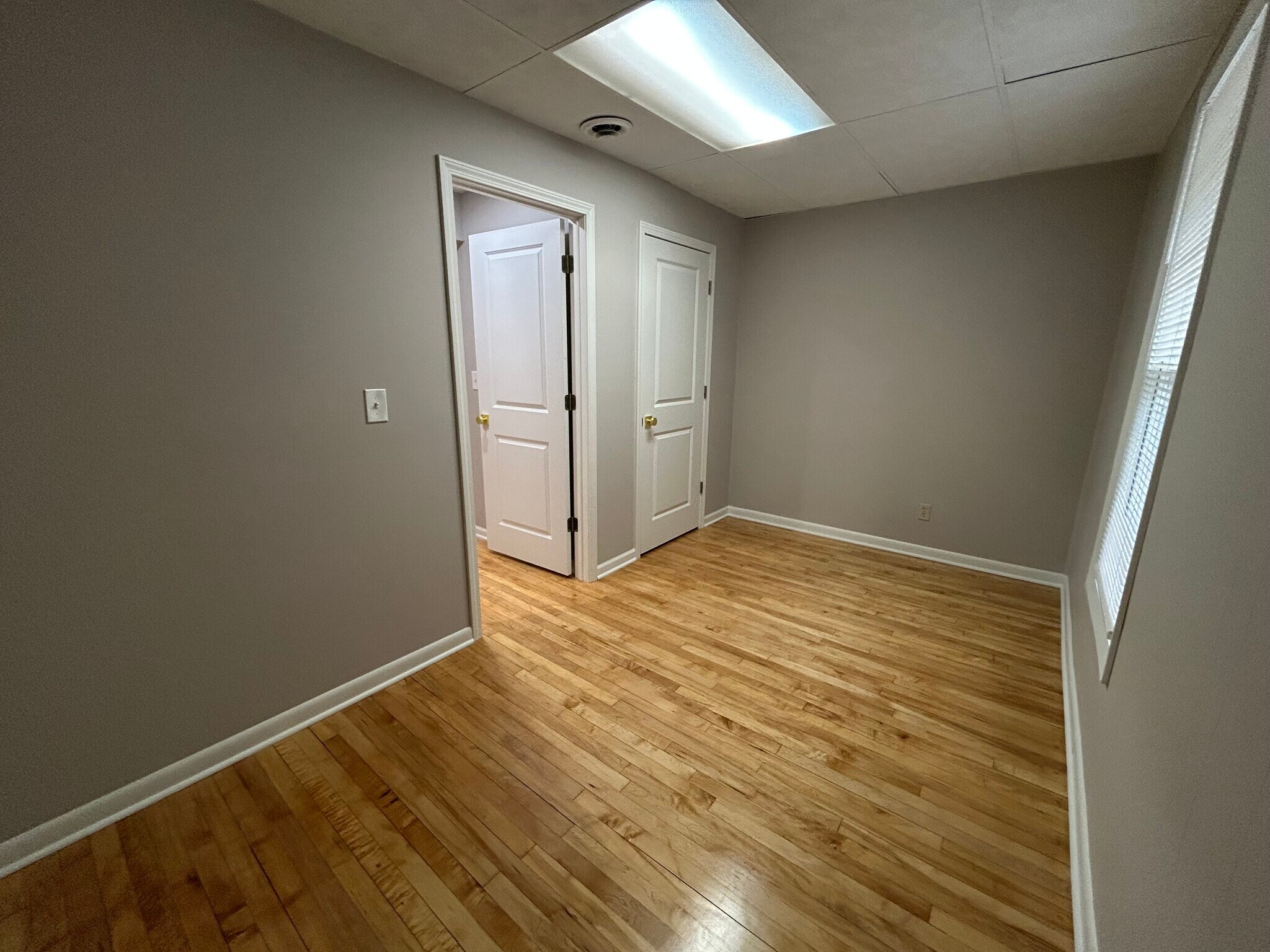 Building Photo - 512 8th Ave NE