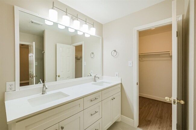 Building Photo - 14527 Golden Cypress Ln