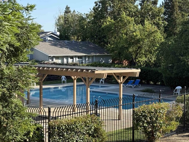 Building Photo - 91 Fountainhead Ct