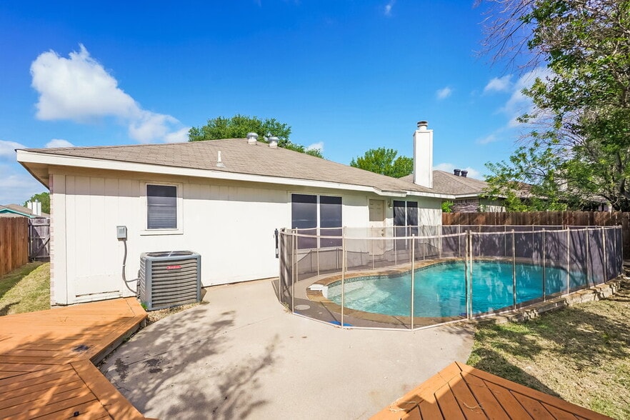 Building Photo - 8112 Broken Arrow Rd