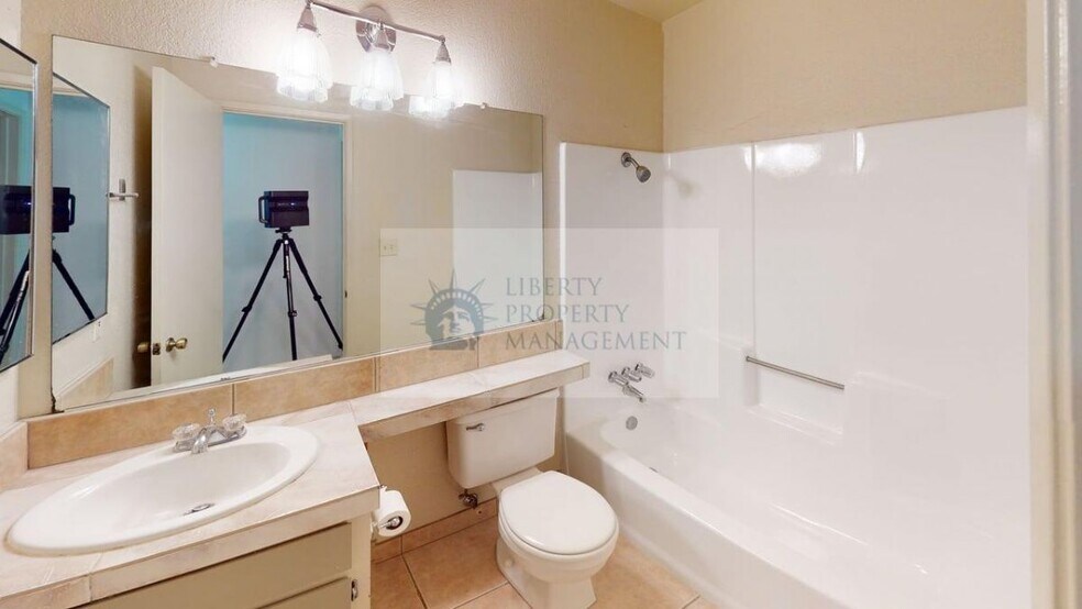 Building Photo - 2905 Niagra St