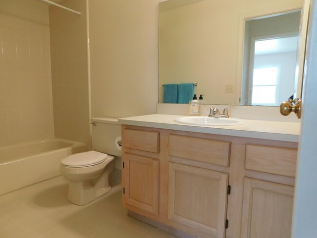 Building Photo - 490 Liberty Pointe Dr