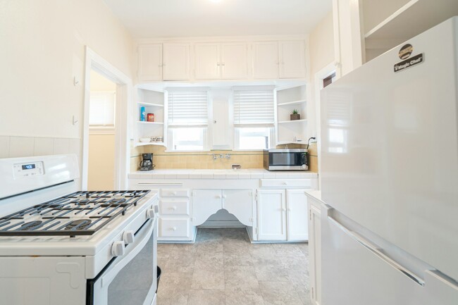 Building Photo - 358 Orange Ave