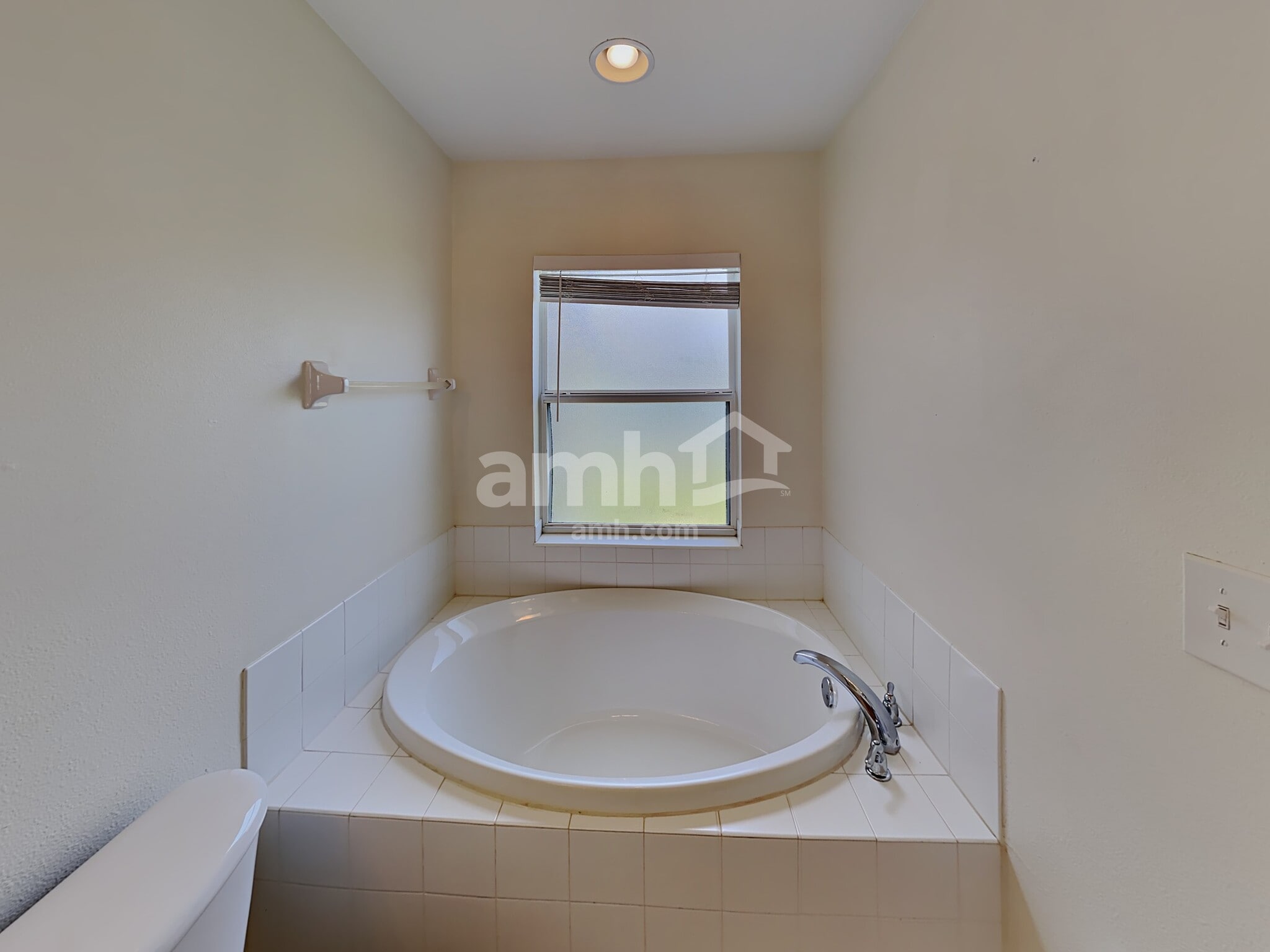 Building Photo - 10126 41st Ct E