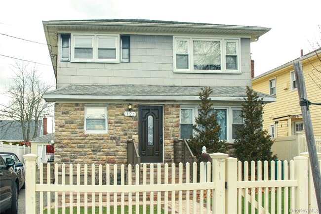 Building Photo - 121 Nassau Blvd