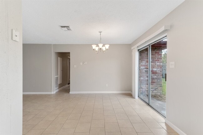 Building Photo - 743 Deercrest St