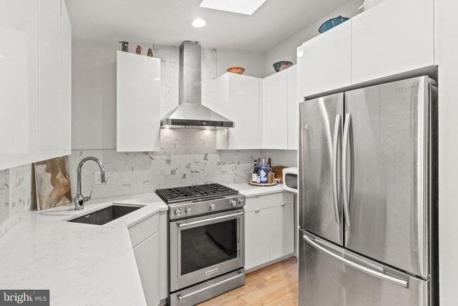 Building Photo - 312 Gerritt St