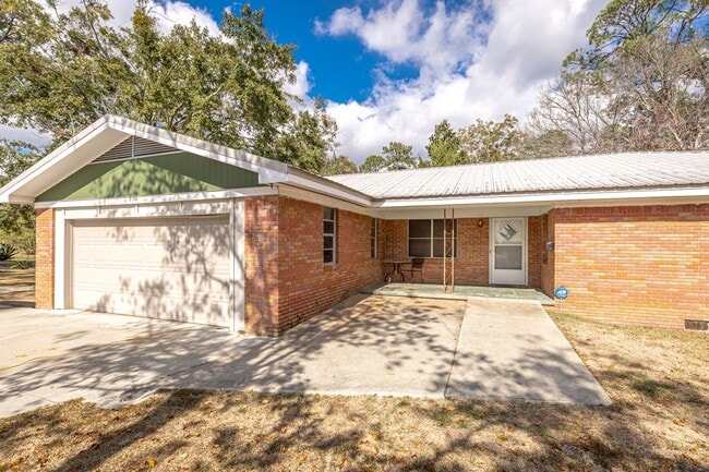Building Photo - Home for Rent on the Bayou