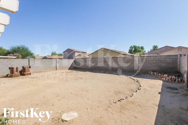 Building Photo - 1023 E Desert Moon Trail