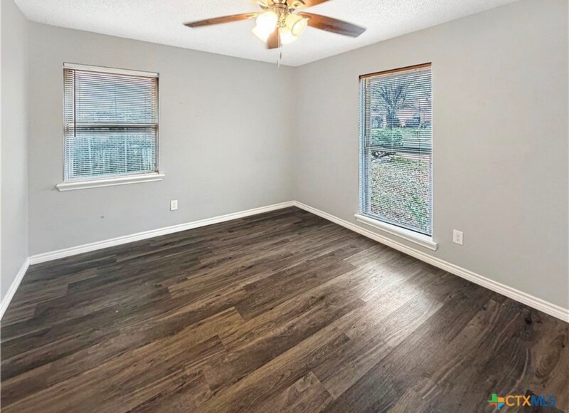 Building Photo - 1810 Clarawood Dr