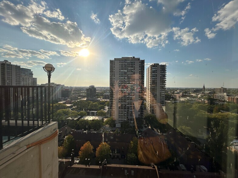 Building Photo - 1350 N Dearborn St