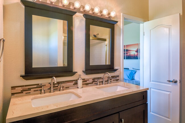 Building Photo - 6544 Range Overlook Heights