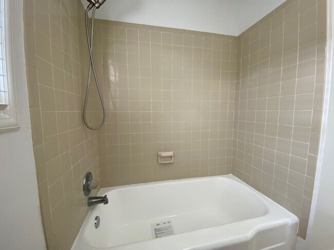 Building Photo - 916 Lighthouse Ave