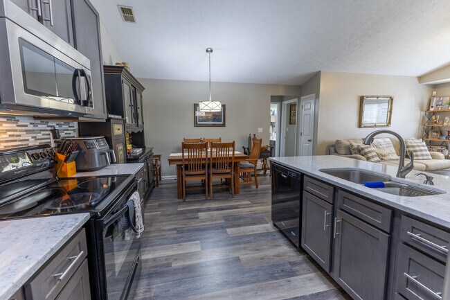 Building Photo - 4216 Kensington Garden Ct
