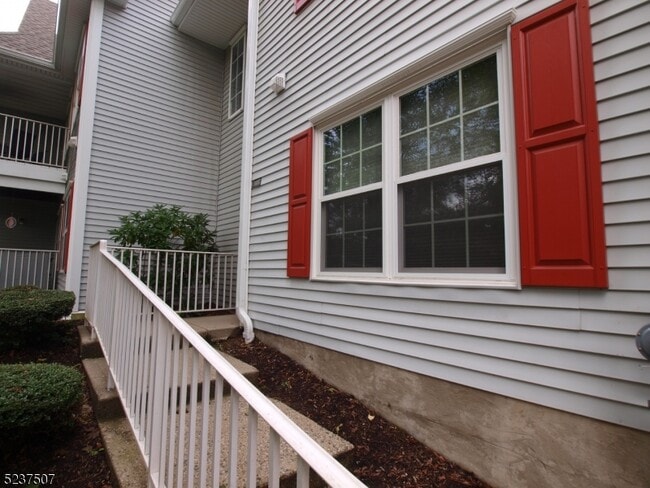 Building Photo - 5007 Tudor Dr