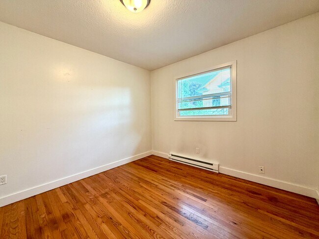 Building Photo - 6125 S Hood Ave