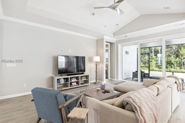 Building Photo - 731 Harborside Dr