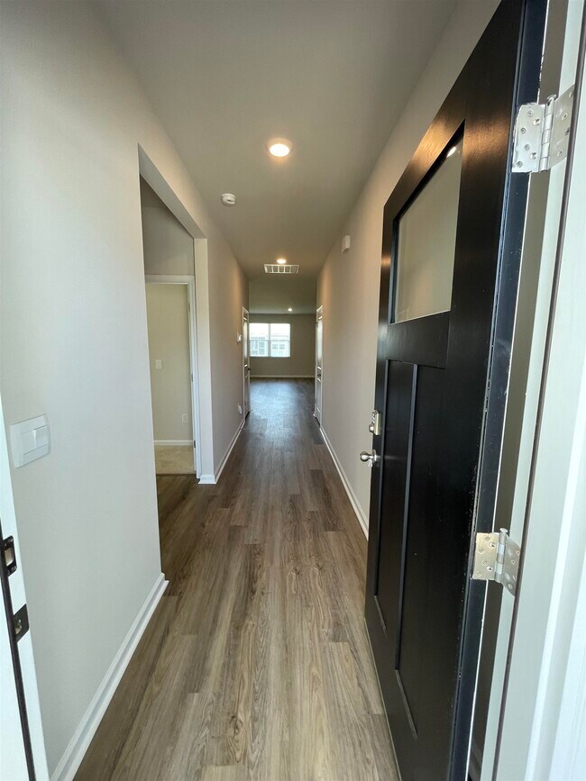 Building Photo - 5175 Yellowstone Dr