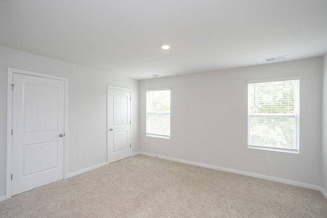 Building Photo - 2972 Mallard Dr