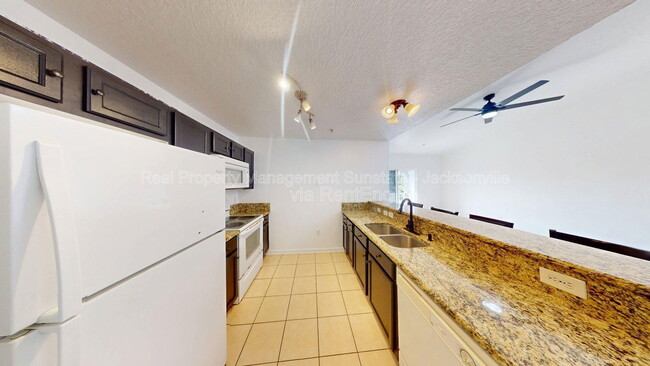 Building Photo - 7920 Merrill Rd