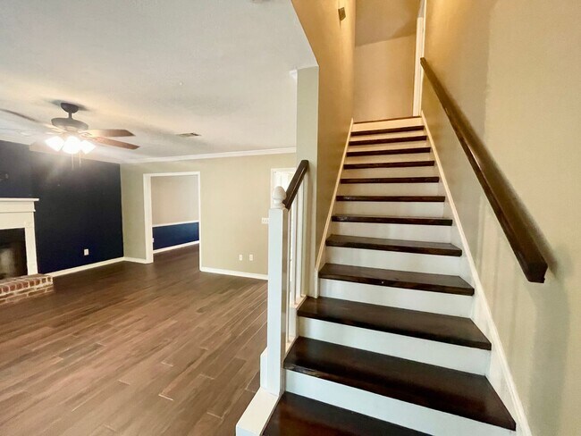 Building Photo - 503 Brookstone Dr