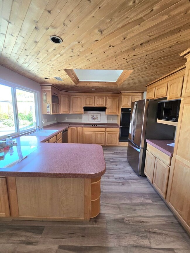 Building Photo - Beautiful spacious home in a lovely neighborhood near Cal Lu! RV Parking!