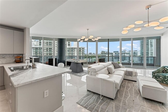 Building Photo - 5959 Collins Ave