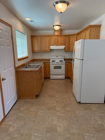 Building Photo - 361 Johnson Pl