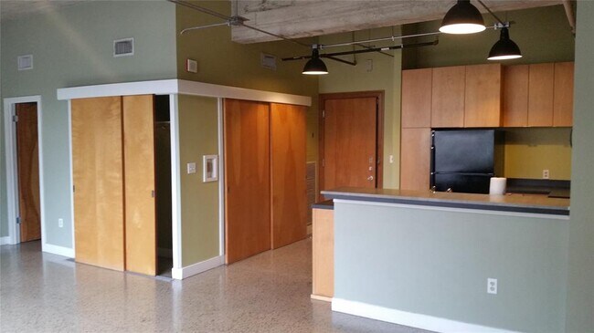 Building Photo - 710 Colorado St