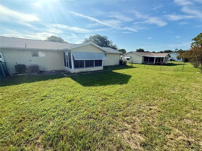 Building Photo - 10948 SW 83rd Ave