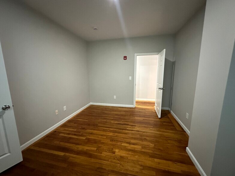 Building Photo - 55 Cary Ave