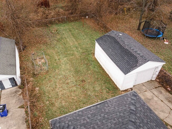 Building Photo - $1295- 4 Bed / 1.0 Bath Newly Renovated Ho...
