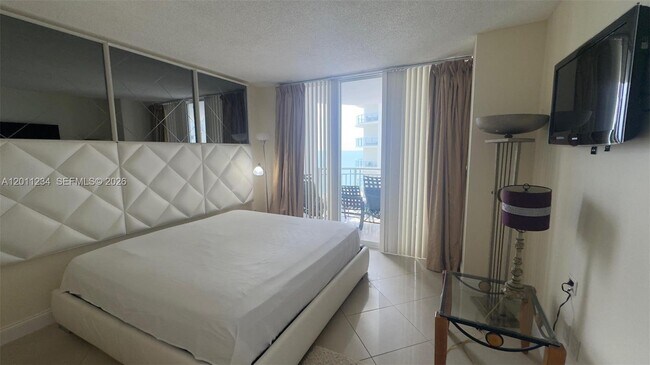 Building Photo - 17375 Collins Ave