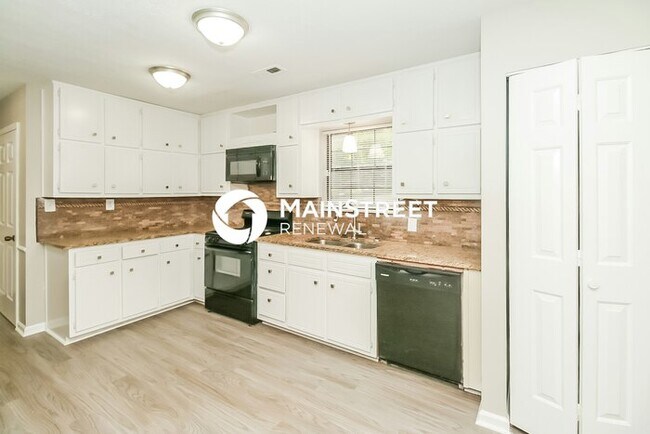 Building Photo - 3 Bedroom Pet-Friendly Home in Fayetteville, GA with Main Street Renewal