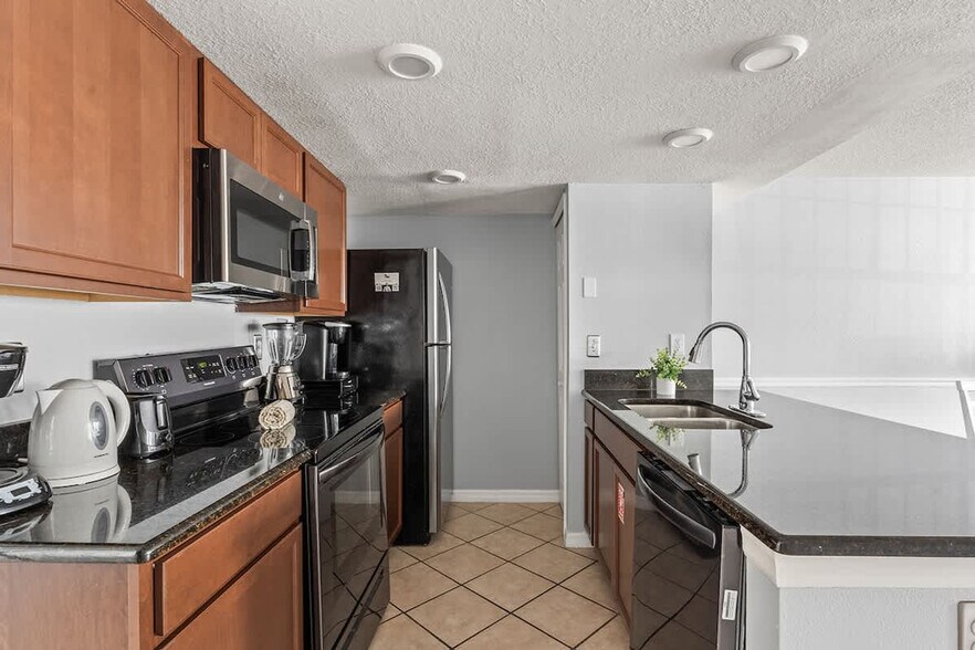 Building Photo - 2745 N Poinciana Blvd