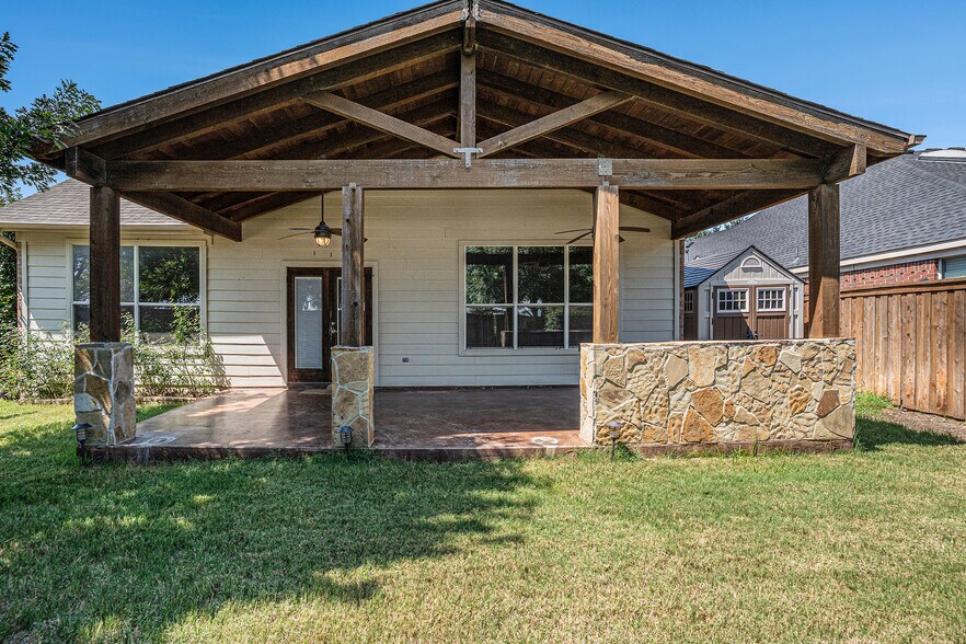 Building Photo - 3816 Travis Blvd