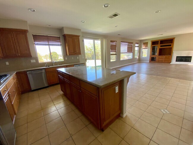 Building Photo - Executive 5 BR Home With Pool RV Parking H...