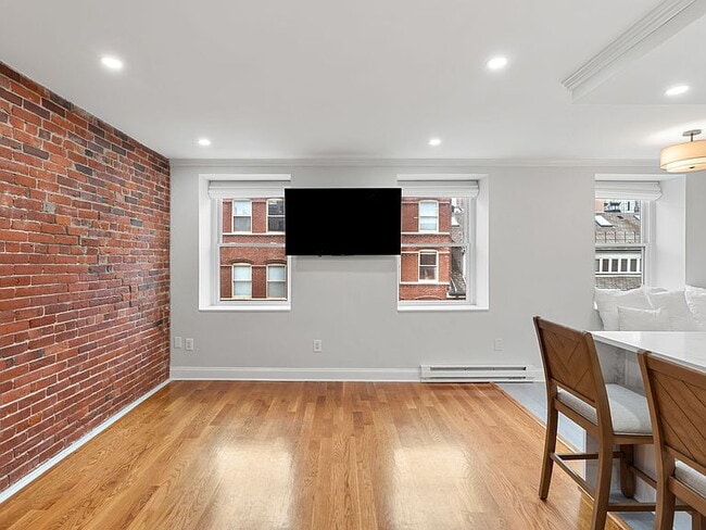 Building Photo - "Charming 2-Bedroom Retreat in the Heart of Boston's Vibrant North End"