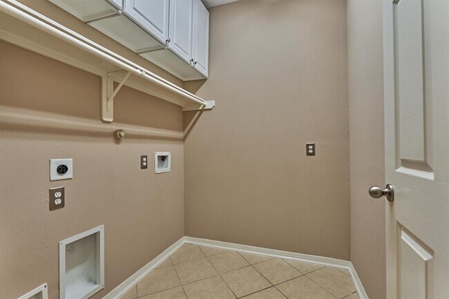 Building Photo - 8406 Oak Villa Ct