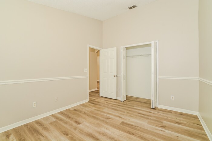 Building Photo - 578 Lancer Oak Dr