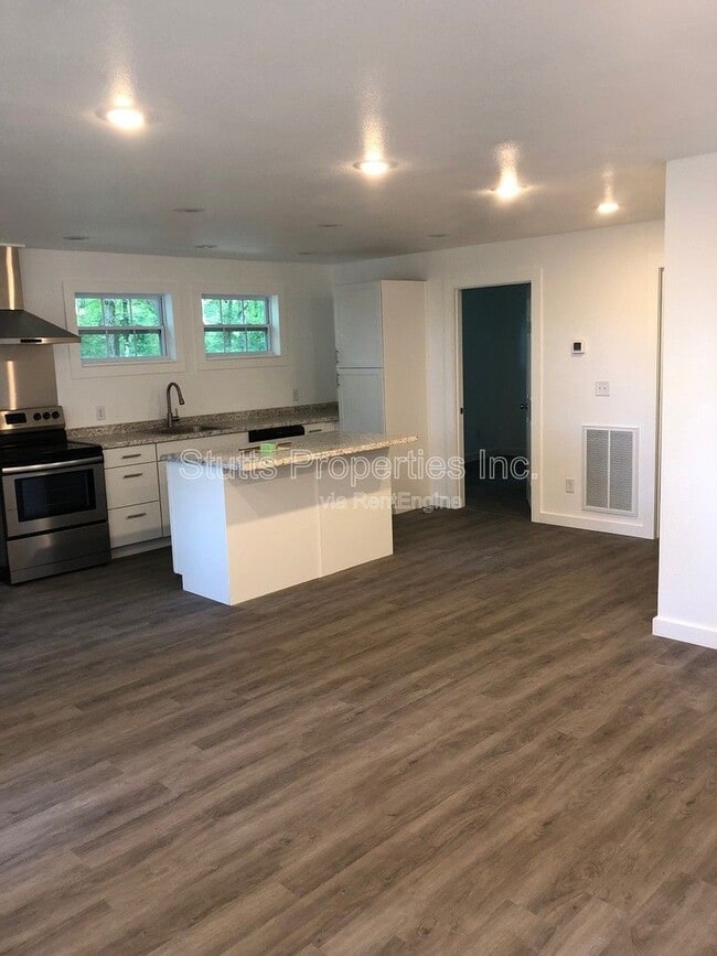 Building Photo - 955 Bainbridge Crossing