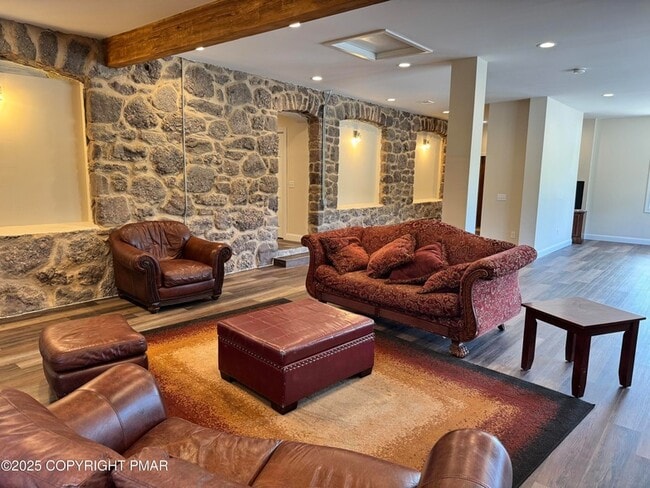 Building Photo - 3884 PA-115